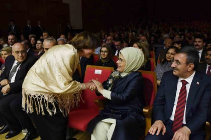 emine-erdogan-gazzeye-destek-icin-duzenlenen-flamenko-gosterisine-katildi