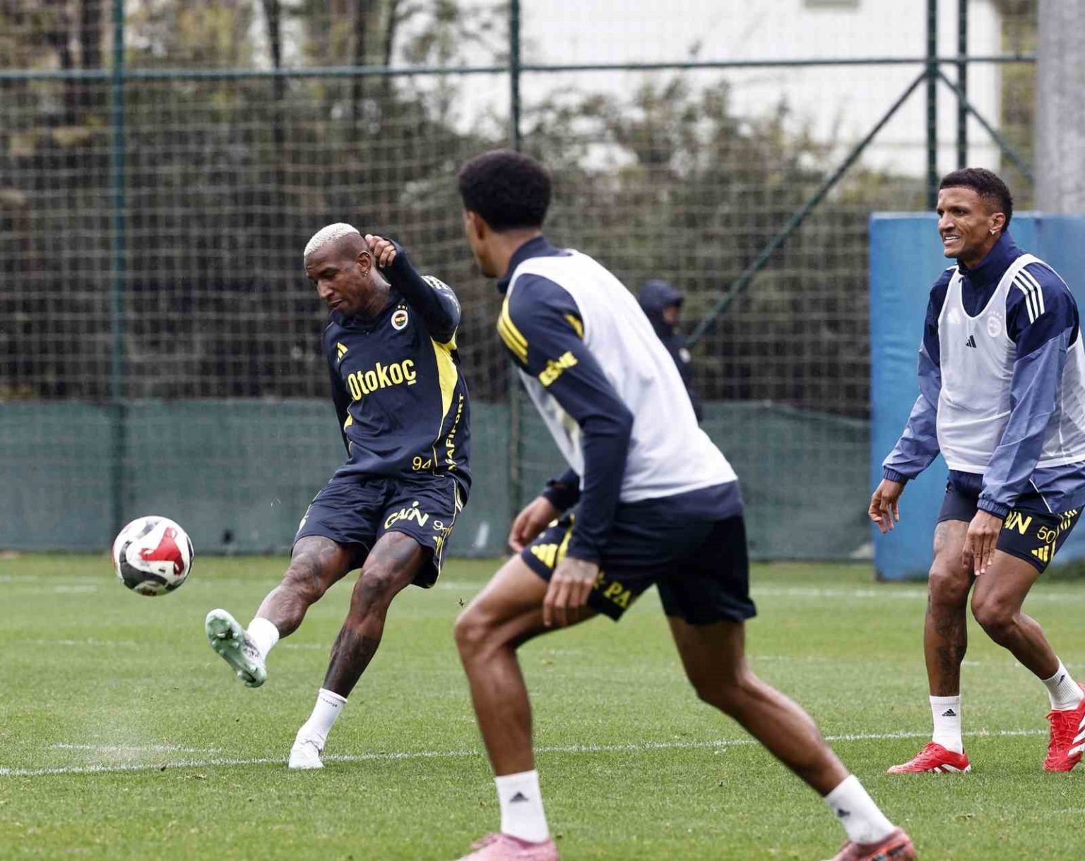 fenerbahce-fatih-karagumruk-macinin-hazirliklarini-surdurdu