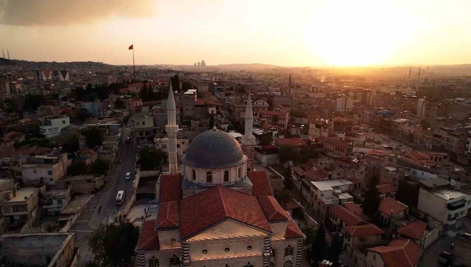 gaziantepteki-tarihi-kurtulus-camii-ihtisamiyla-hayran-birakiyor
