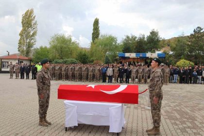 hastaligi-nedeniyle-hayatini-kaybeden-polis-memuru-son-yolculuguna-ugurlandi