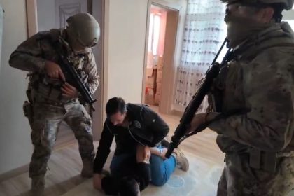 igdir-polisinden-3-aylik-takibin-ardindan-uyusturucu-operasyonu-7-gozalti-5-tutuklama
