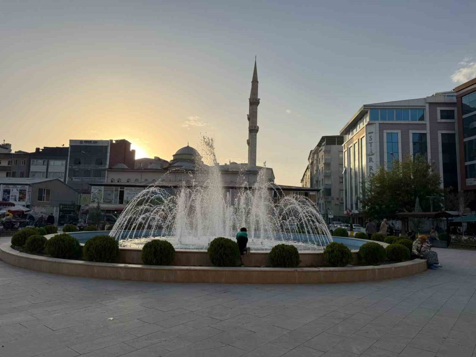 igdirda-sirri-sureyya-onder-parki-karari-5-aydir-onay-bekliyor