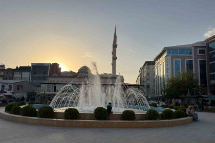 igdirda-sirri-sureyya-onder-parki-karari-5-aydir-onay-bekliyor