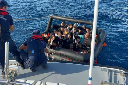 izmir-aciklarinda-85-duzensiz-gocmen-kurtarildi-73-gocmen-yakalandi