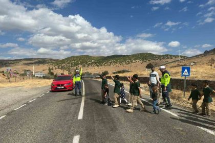 jandarmadan-ogrencilere-trafik-egitimi