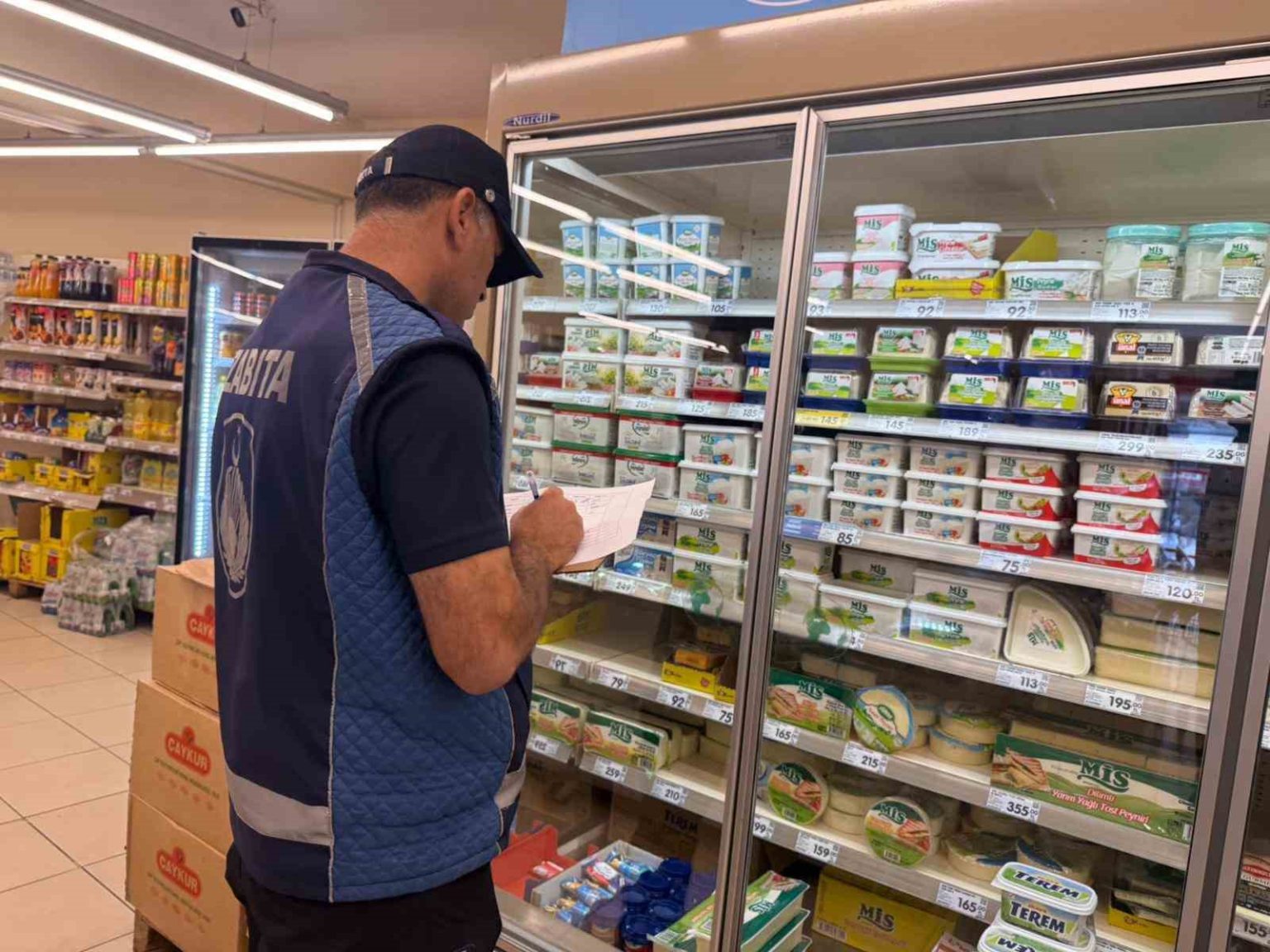 karabukte-marketlere-siki-denetim-etiket-fiyat-ve-tarih-tek-tek-kontrol-edildi
