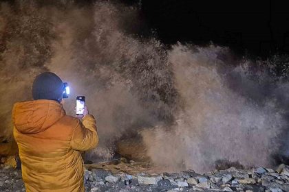 karadenizde-dalgalarin-boyu-8-metreyi-asti