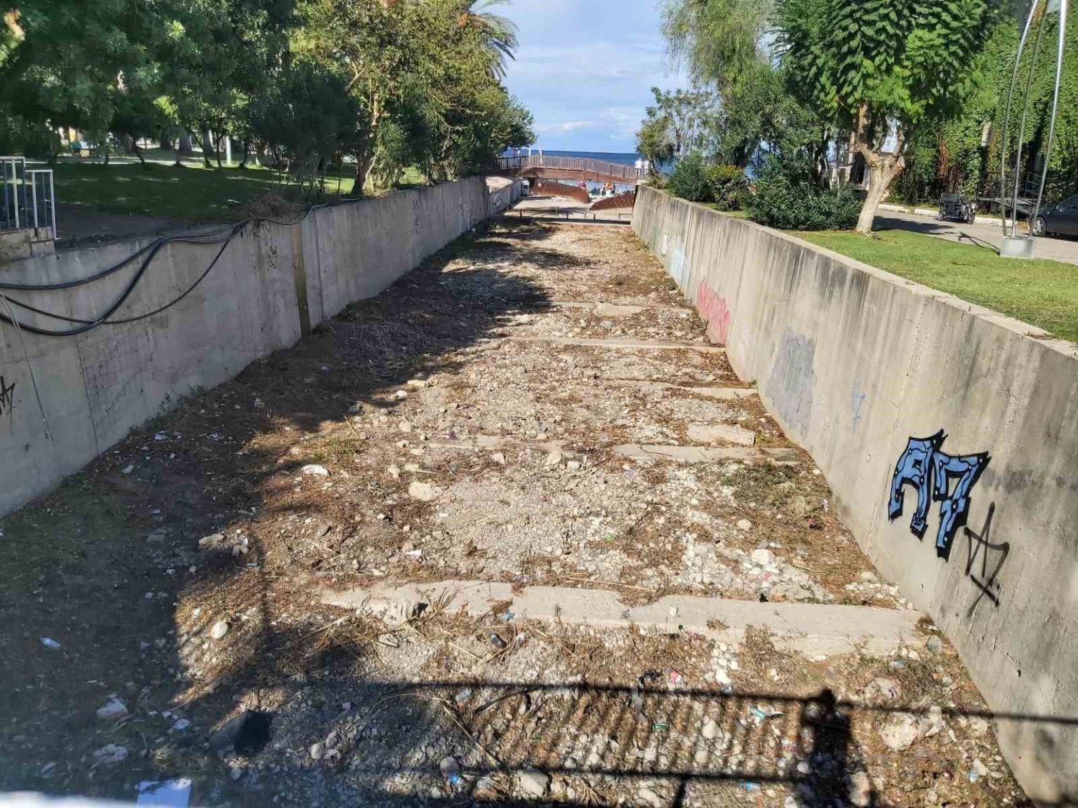 kemer-belediyesinden-kis-oncesi-dere-temizligi