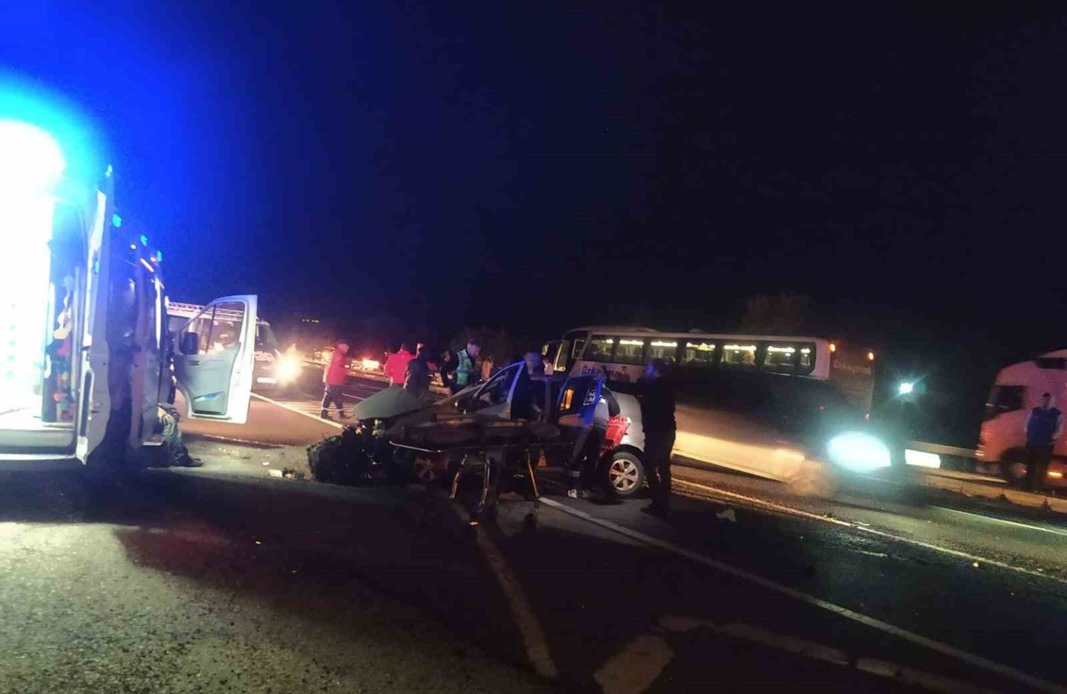 konyada-yolcu-otobusu-ile-otomobil-carpisti-2-yarali