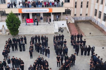 koskte-ogrenciler-gazzeyi-unutmadi