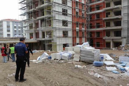 malatyada-insaatta-kafasina-malzeme-dusen-isci-yaralandi