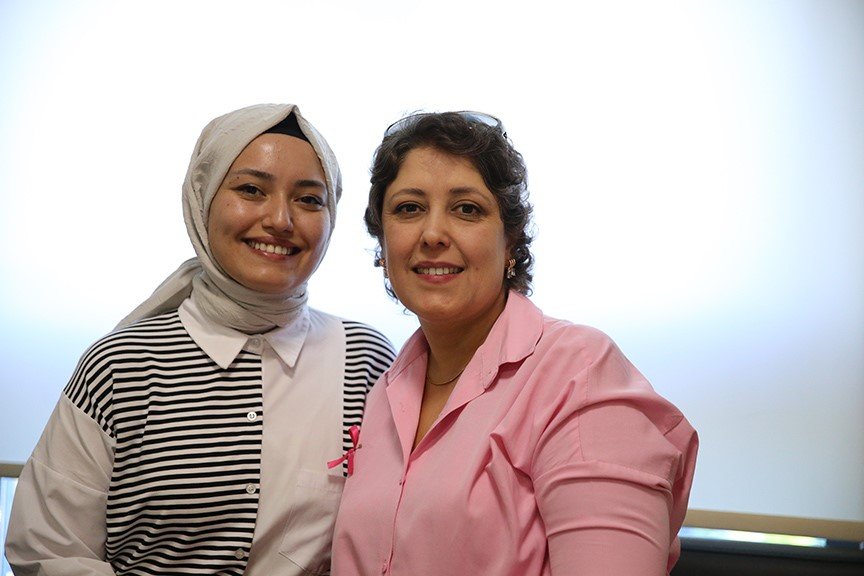 meme-kanserini-erken-teshisle-yendi-simdi-diger-kadinlara-umut-oluyor