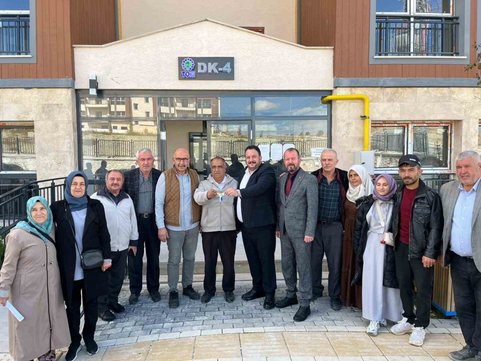 mihaliccikta-depreme-dayanikli-konutlarin-hak-sahiplerine-teslimi-basladi