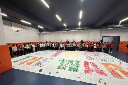 minik-ellerden-buyuk-mesaj