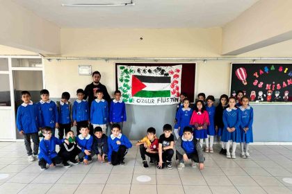 minik-yureklerden-filistine-destek