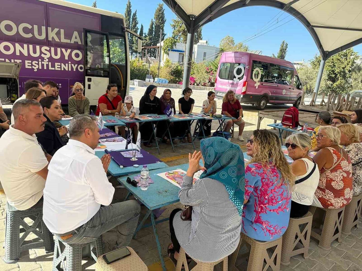 mugla-buyuksehir-gezici-dayanisma-otobusu-yollarda