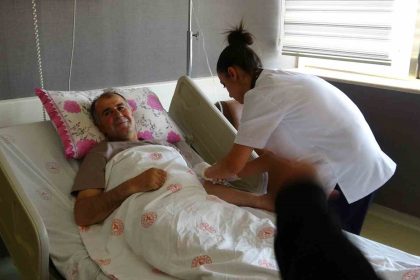 nefes-darligi-sikayetiyle-hastaneye-basvuran-ciftcinin-karninda-4-kiloluk-kitle-cikarildi