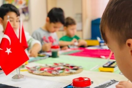 ogrenciler-filistin-icin-boyadi