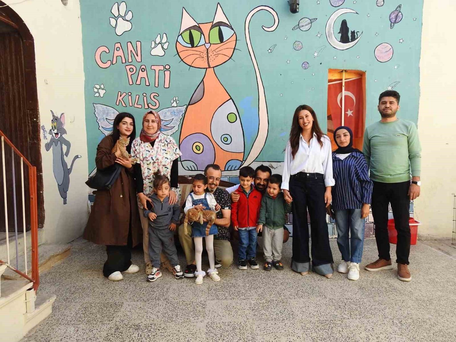 otizmli-cocuklar-kedi-evinde-hayvan-sevgisini-ogrendi