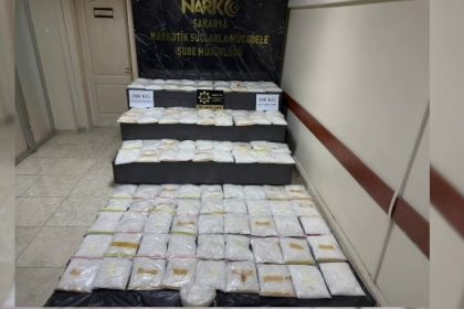 otoyolda-tarihi-operasyon-100-kilo-uyusturucu-cipin-bagajinda-bulundu