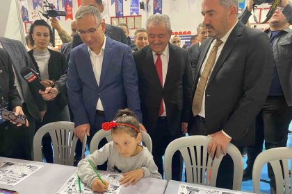 pursaklarda-2-bilim-senligi-ogrencilerin-kesfederek-ogrenmesini-sagliyor