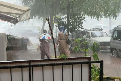 samsunda-ani-saganak-vatandaslara-zor-anlar-yasatti