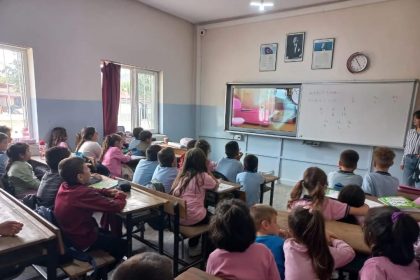 sarigolde-ilkokul-ogrencilerine-agiz-ve-dis-sagligi-egitimi