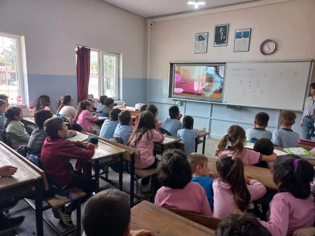 sarigolde-ilkokul-ogrencilerine-agiz-ve-dis-sagligi-egitimi