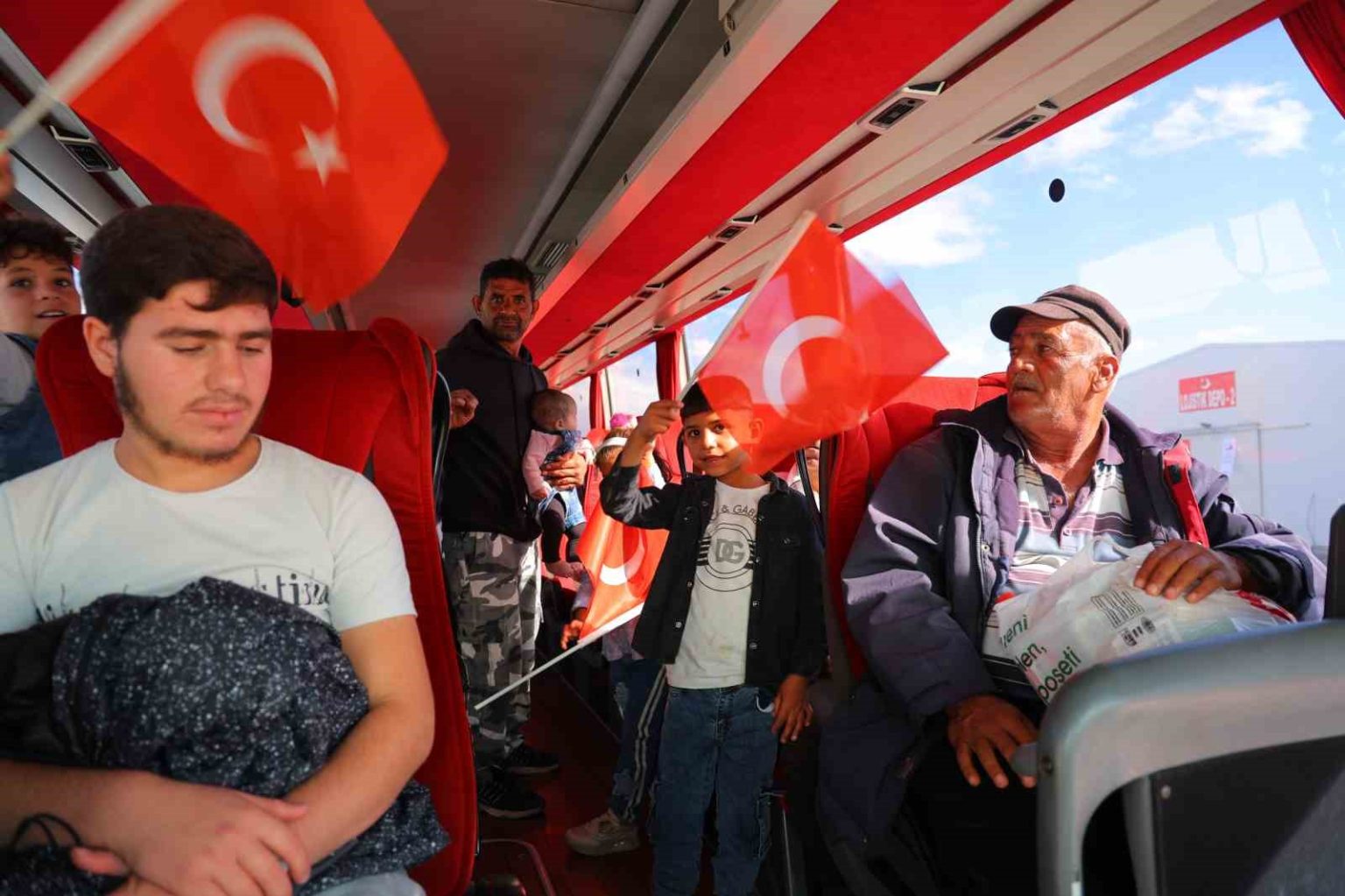 suriyelilerin-ulkelerine-geri-donusu-suruyor