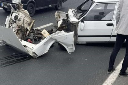 tofas-marka-otomobilin-motoru-firladi-2-yarali