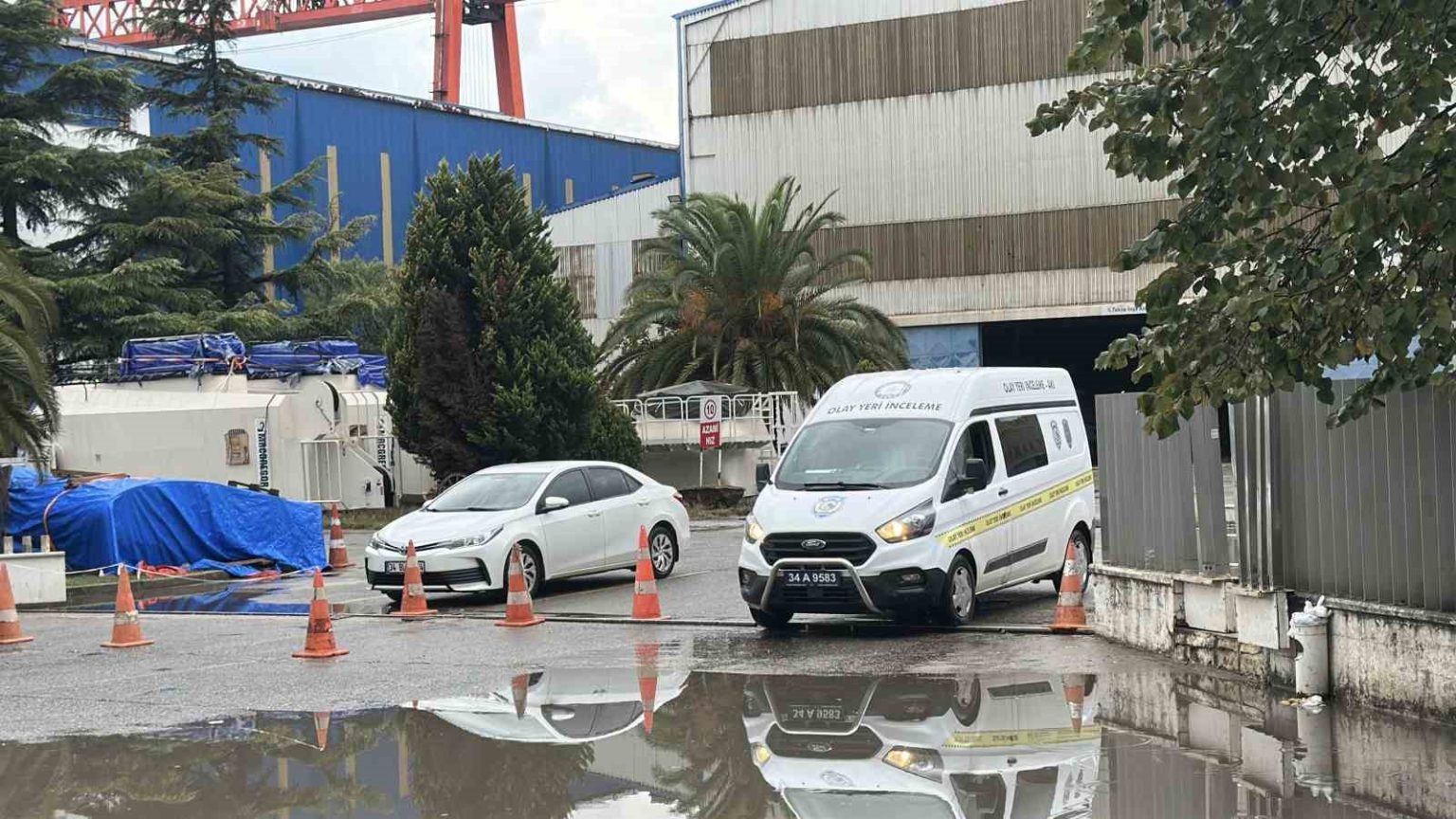 tuzladaki-gemi-kazasinda-hayatini-kaybeden-iscinin-cenazesi-adli-tip-kurumuna-kaldirildi