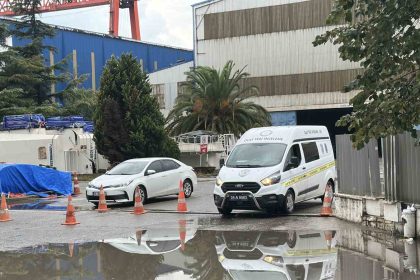 tuzladaki-gemi-kazasinda-hayatini-kaybeden-iscinin-cenazesi-adli-tip-kurumuna-kaldirildi