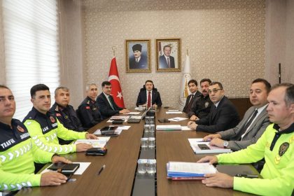 vali-isin-karayolu-trafik-guvenligi-toplantisina-katildi