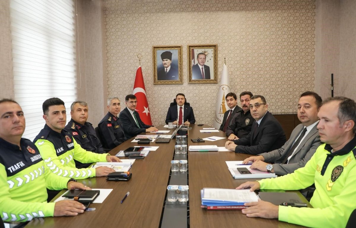 vali-isin-karayolu-trafik-guvenligi-toplantisina-katildi