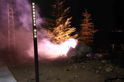 yagmur-kisa-devre-yaptirdi-elektrik-kablosu-alev-alev-yandi