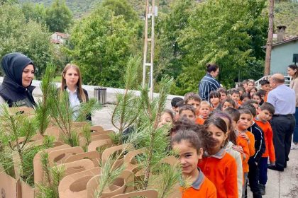 yesil-vatan-icin-her-ogrenciye-bir-fidan