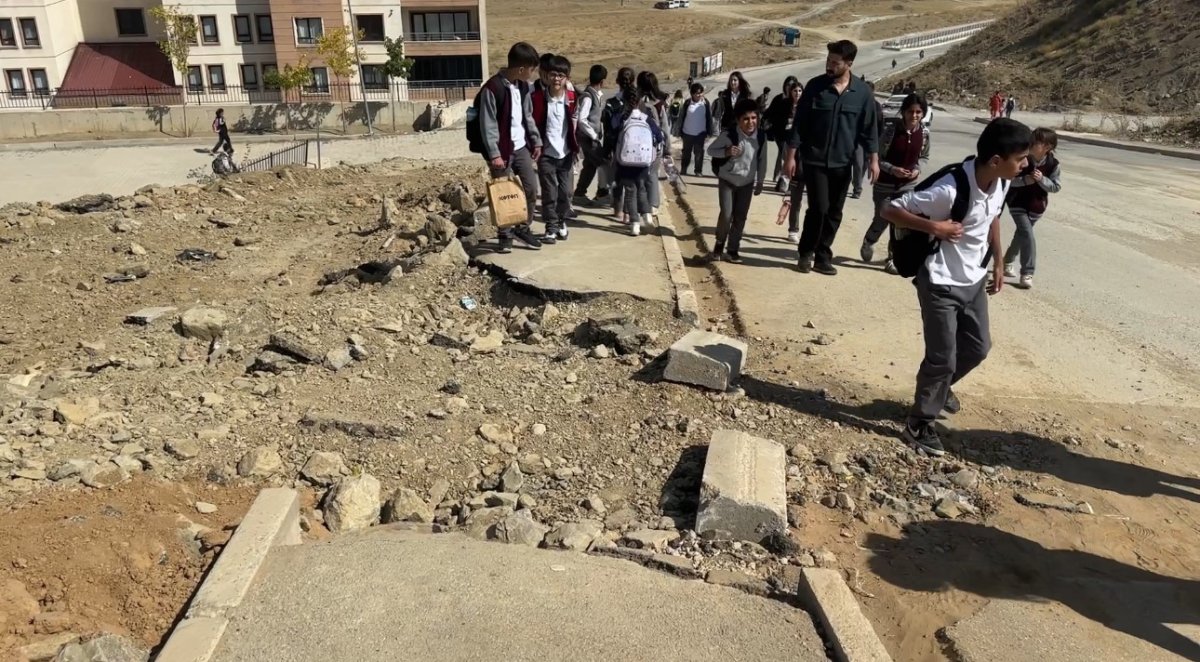 yuksekovada-dogalgaz-calismalari-tamamlanmadi-kazilan-yollar-oylece-kaldi