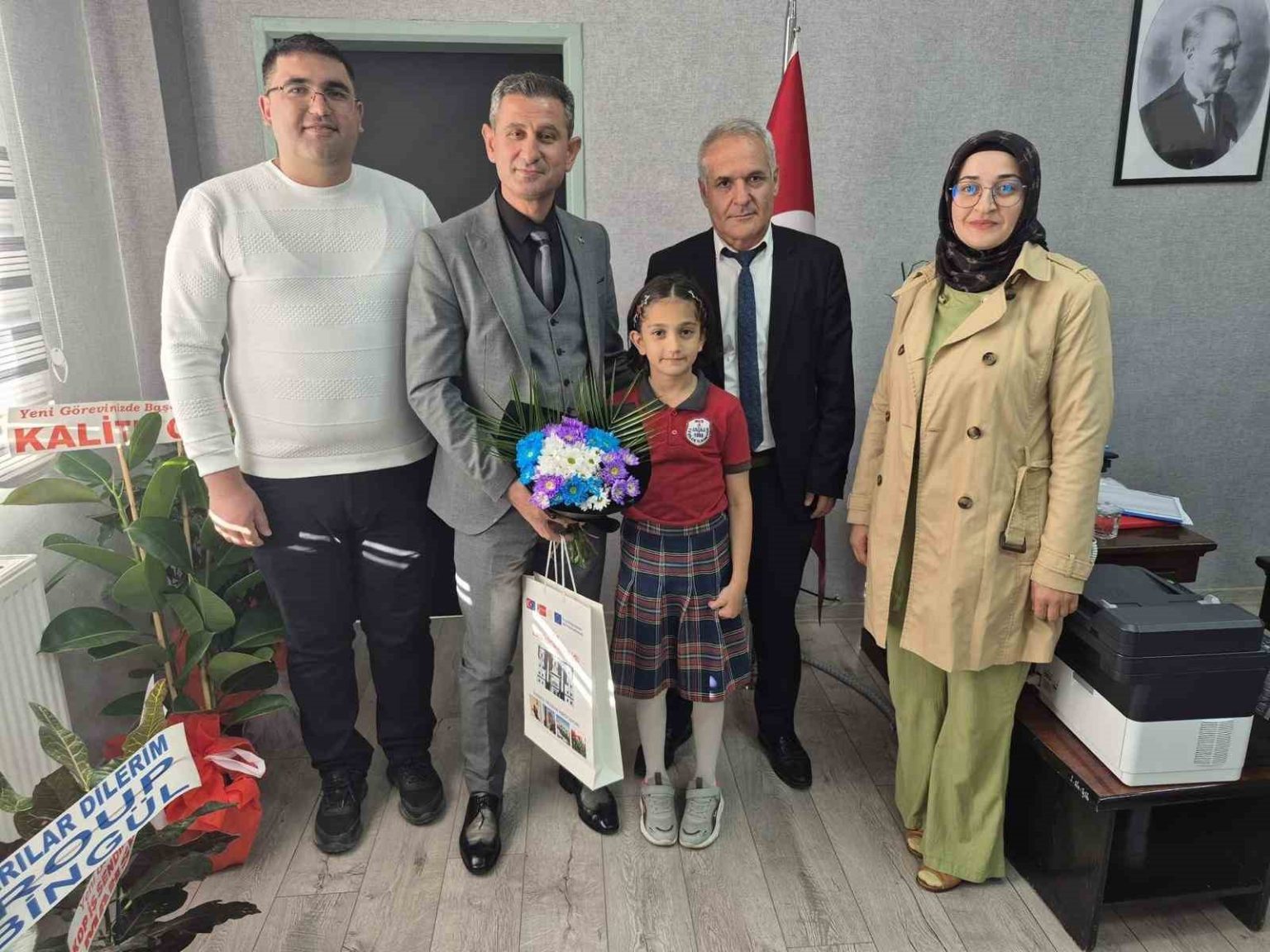 50-metre-serbest-yuzmede-turkiye-rekoru-kiran-ogrenci-odullendirildi