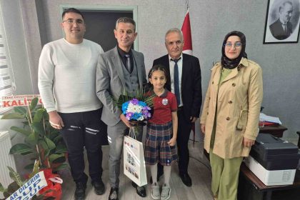 50-metre-serbest-yuzmede-turkiye-rekoru-kiran-ogrenci-odullendirildi