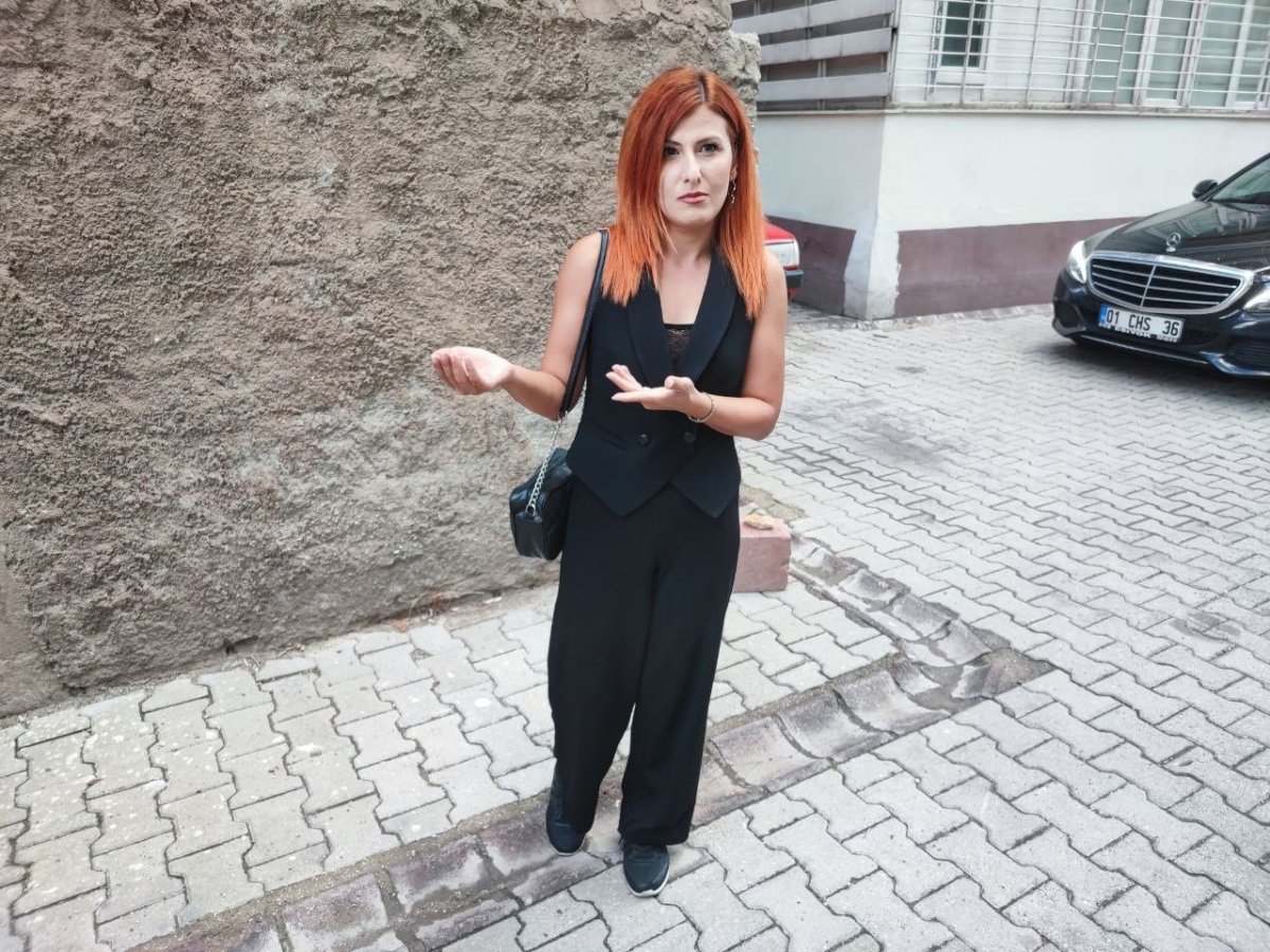 adana-belediyesine-ait-otobusun-sefer-yaparken-surekli-arizalanmasina-yore-sakinlerinden-tepki