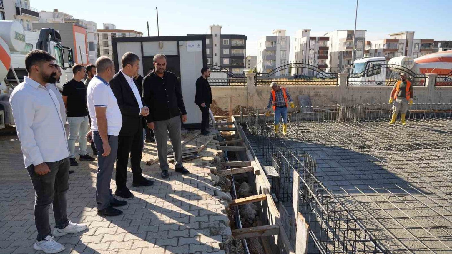 adiyaman-belediyesi-ek-hizmet-binasinda-temel-betonu-dokuldu