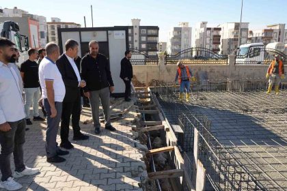 adiyaman-belediyesi-ek-hizmet-binasinda-temel-betonu-dokuldu