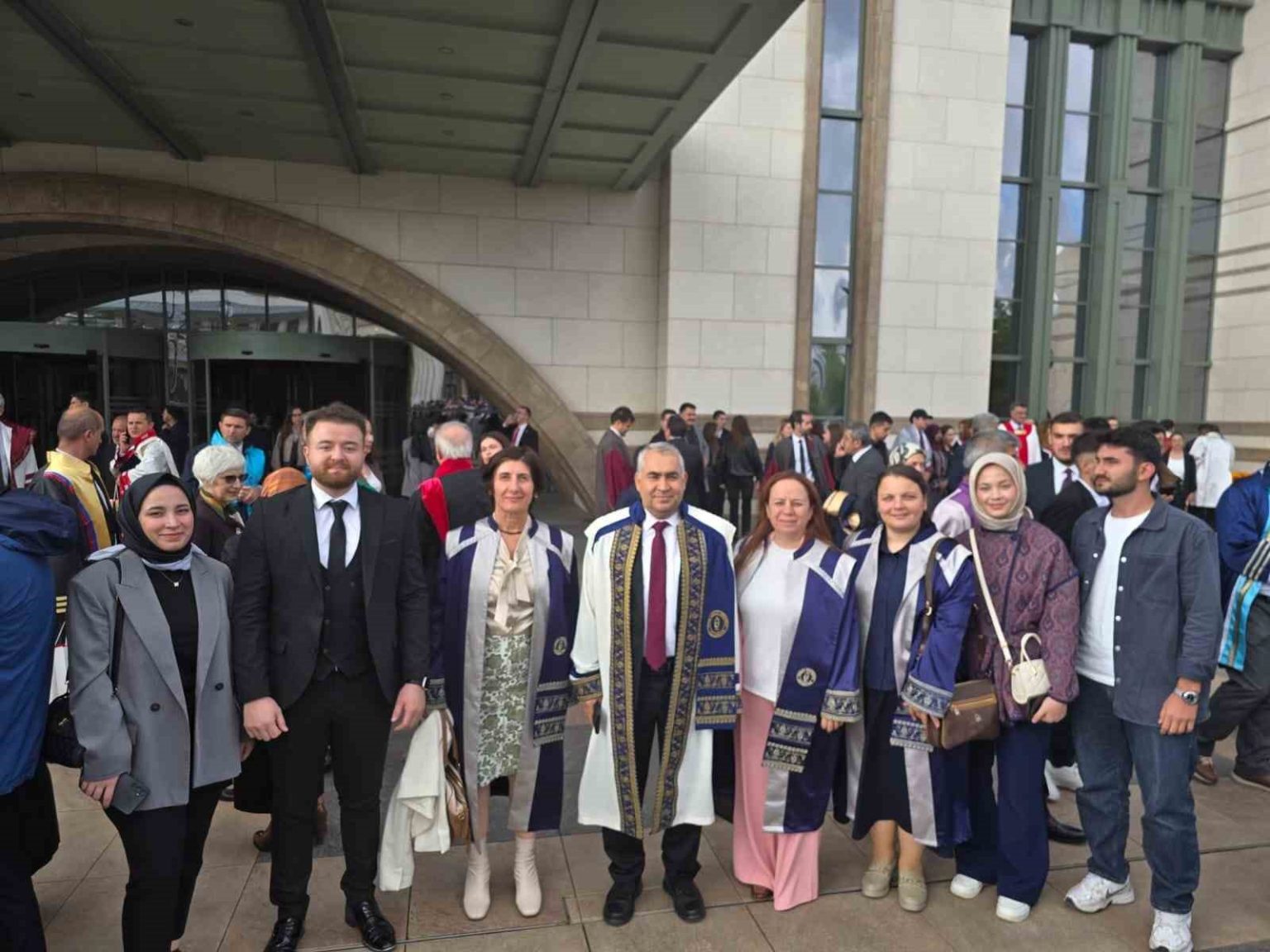 adu-rektoru-kent-yuksekogretim-kurulu-2025-2026-akademik-yili-acilis-torenine-katildi