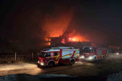 ankarada-boya-donusum-fabrikasinda-yangin