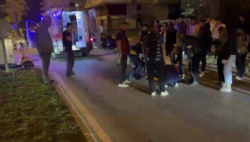 antalyada-u-donusu-yapan-otomobille-carpisan-motosiklet-surucusu-yaralandi