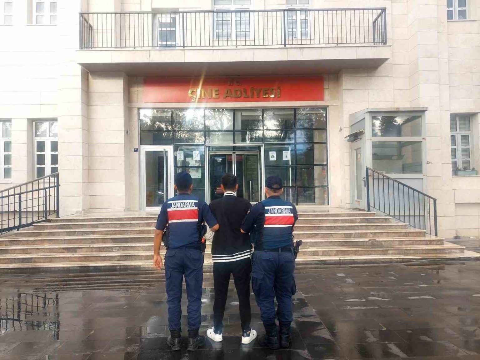 aranan-sahis-cinede-yakalandi