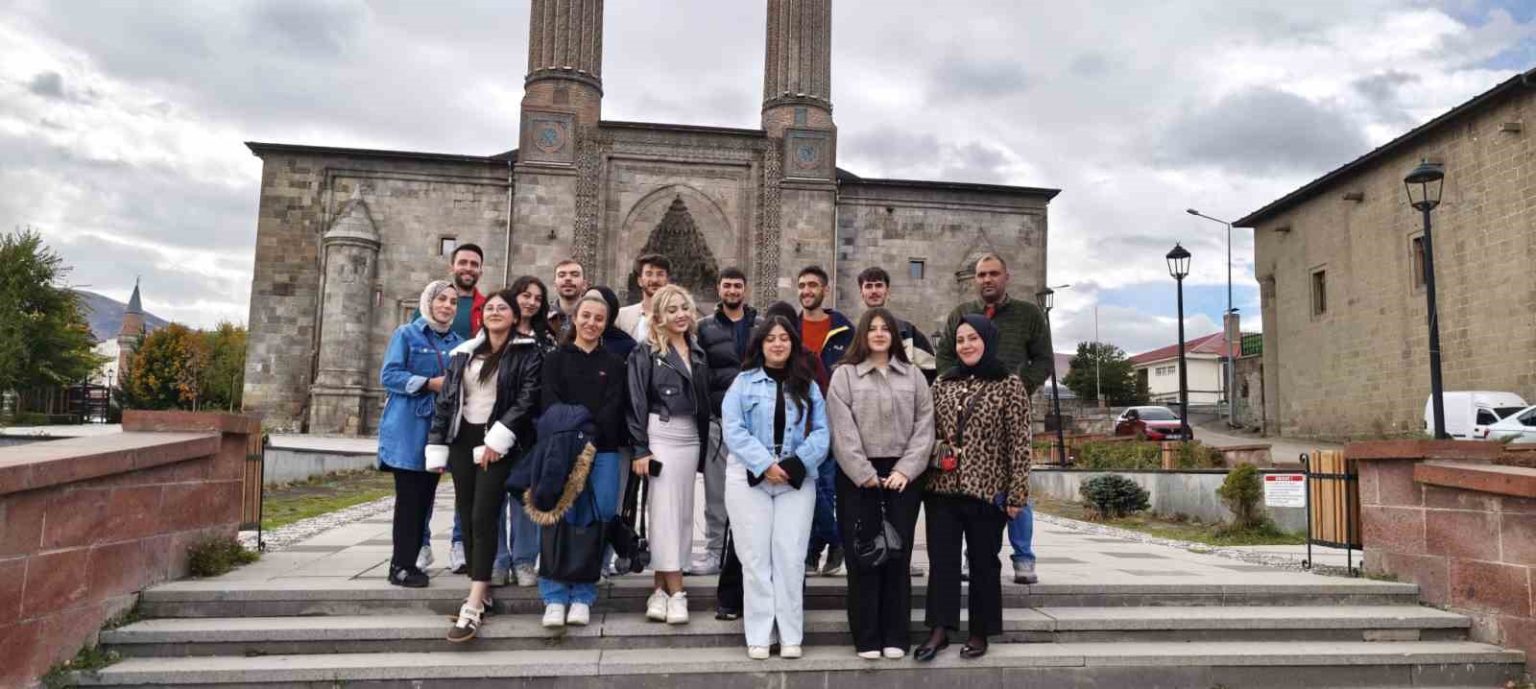 askale-genclik-merkezinden-bir-bilenle-erzurum-projesi