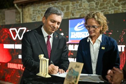 avrupanin-en-iyi-kurekcileri-antalyada-yarisiyor