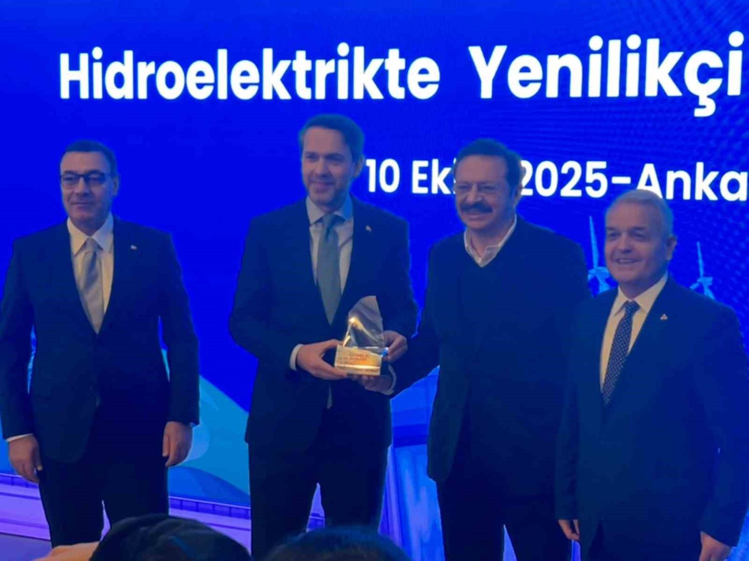 bakan-bayraktar-nukleer-enerjiden-turkiyenin-istifade-etmesi-lazim