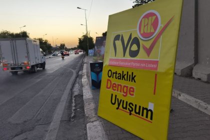 barzaninin-partisi-secim-kampanyasinda-ilk-kez-turkce-afis-kullandi